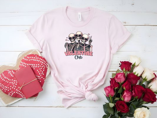 ANTI-VALENTINE CLUB GRAPHIC T-SHIRT